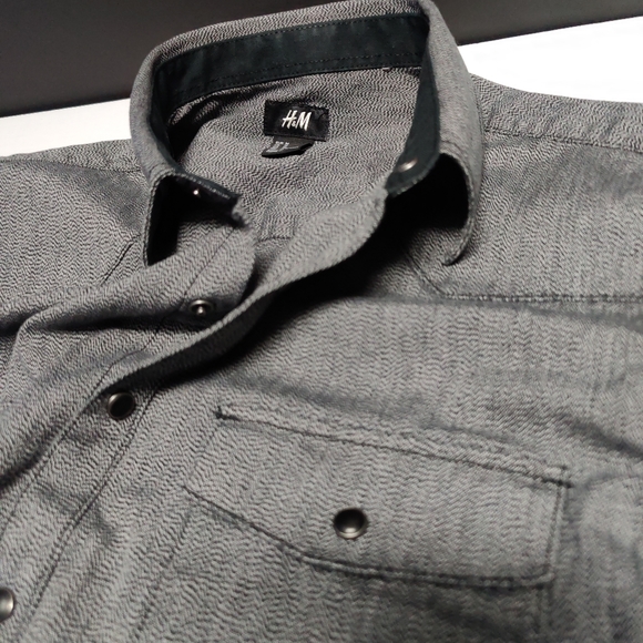 H&M Long Sleeve Button Down Shirt Men's Medium - Picture 3 of 6